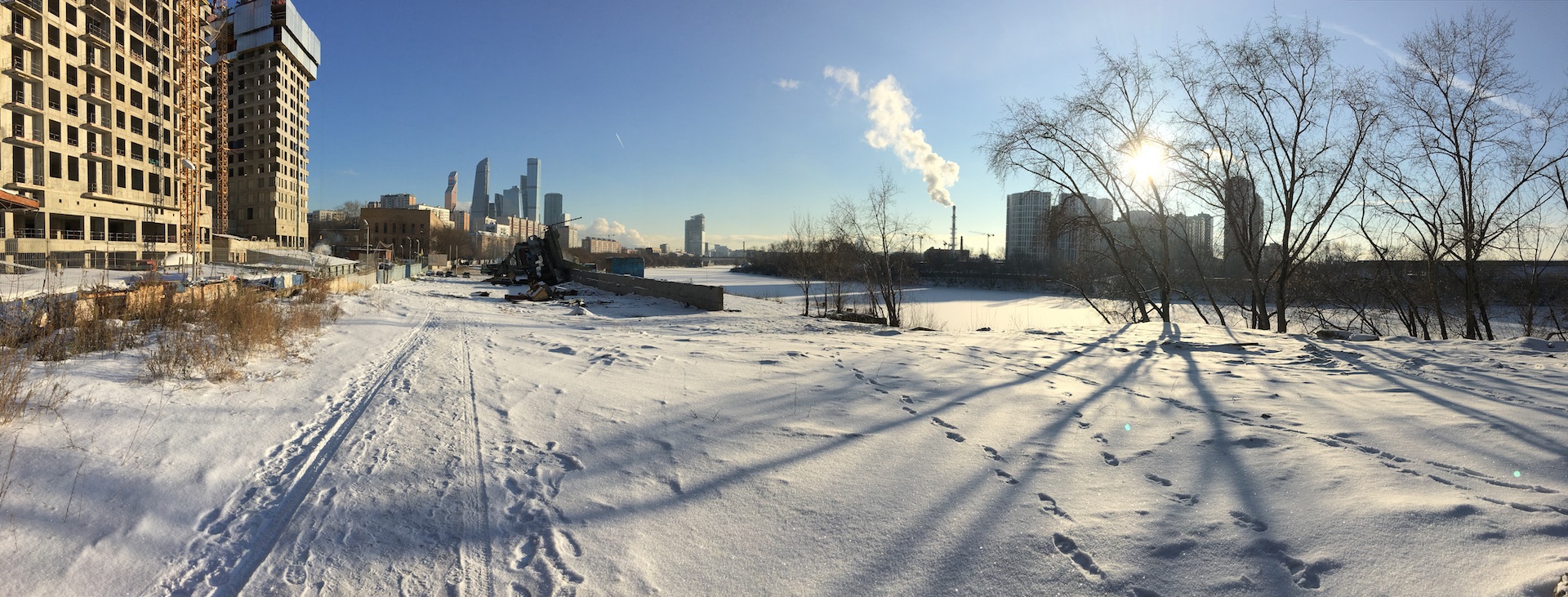 Вид из ЖК "Сердце столицы" на Шелепихинскую набережную Москвы реки